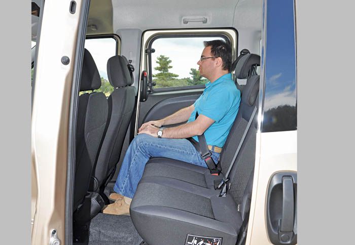 Στο πίσω τμήμα της καμπίνας του Doblo 3 ενήλικα άτομα θα φιλοξενηθούν με περίσσια άνεση.